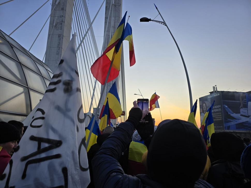 Ce nu s-a văzut la televizor de la protestul AUR. Reportaj incognito în mijlocul manifestanților. „Poate că George nu e în Polonia” 945857
