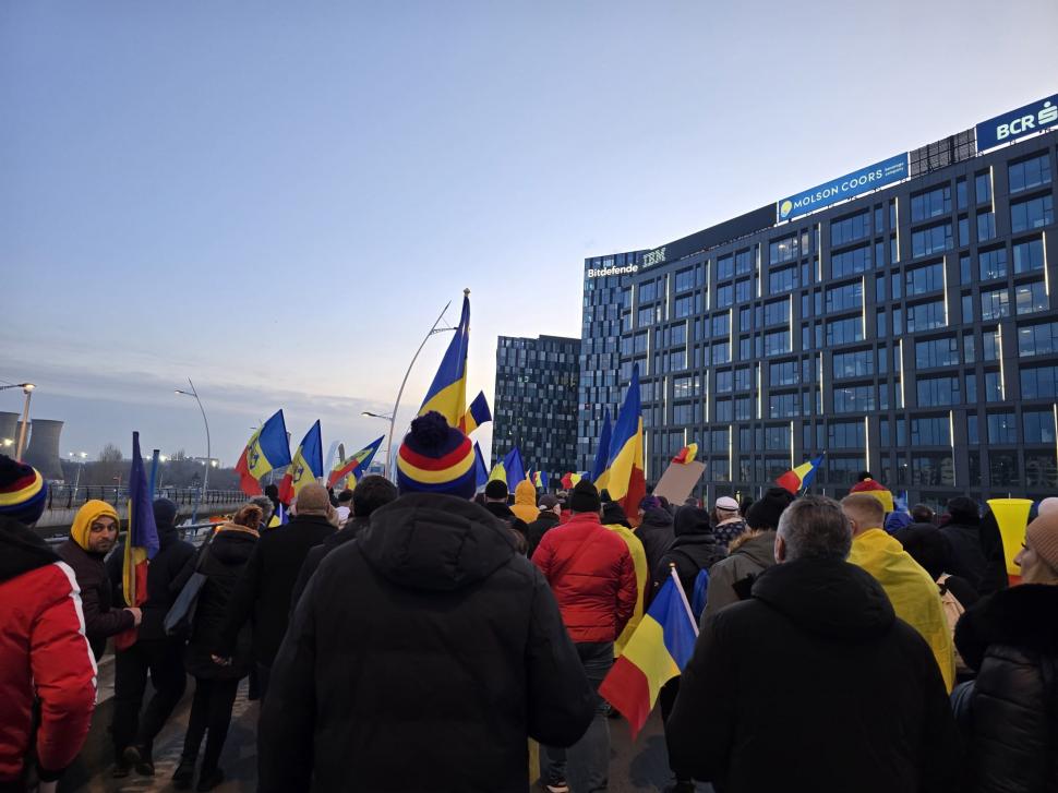 Ce nu s-a văzut la televizor de la protestul AUR. Reportaj incognito în mijlocul manifestanților. „Poate că George nu e în Polonia” 945858