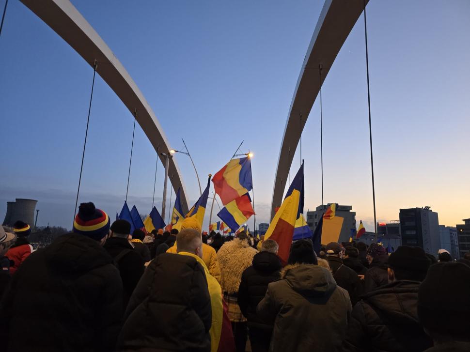 Ce nu s-a văzut la televizor de la protestul AUR. Reportaj incognito în mijlocul manifestanților. „Poate că George nu e în Polonia” 945860