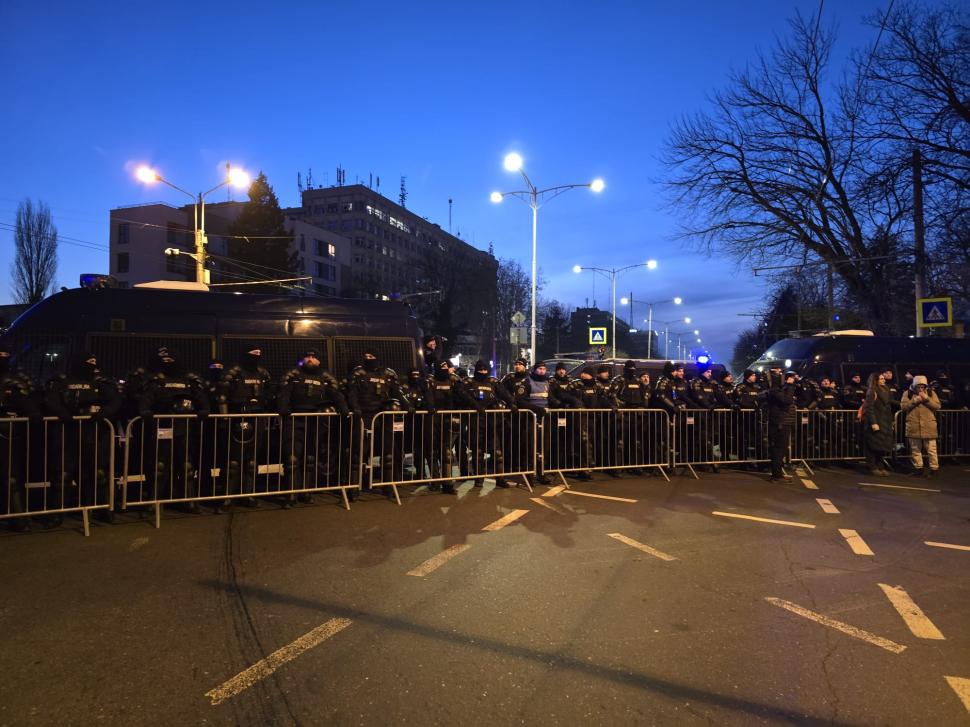 Ce nu s-a văzut la televizor de la protestul AUR. Reportaj incognito în mijlocul manifestanților. „Poate că George nu e în Polonia” 945861