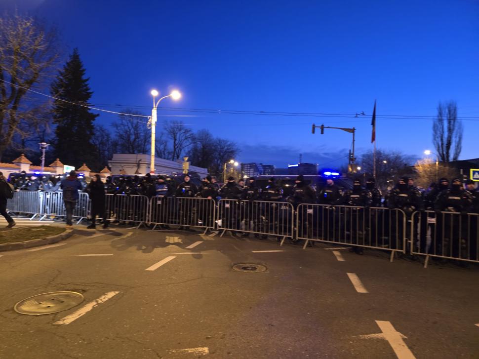 Ce nu s-a văzut la televizor de la protestul AUR. Reportaj incognito în mijlocul manifestanților. „Poate că George nu e în Polonia” 945862