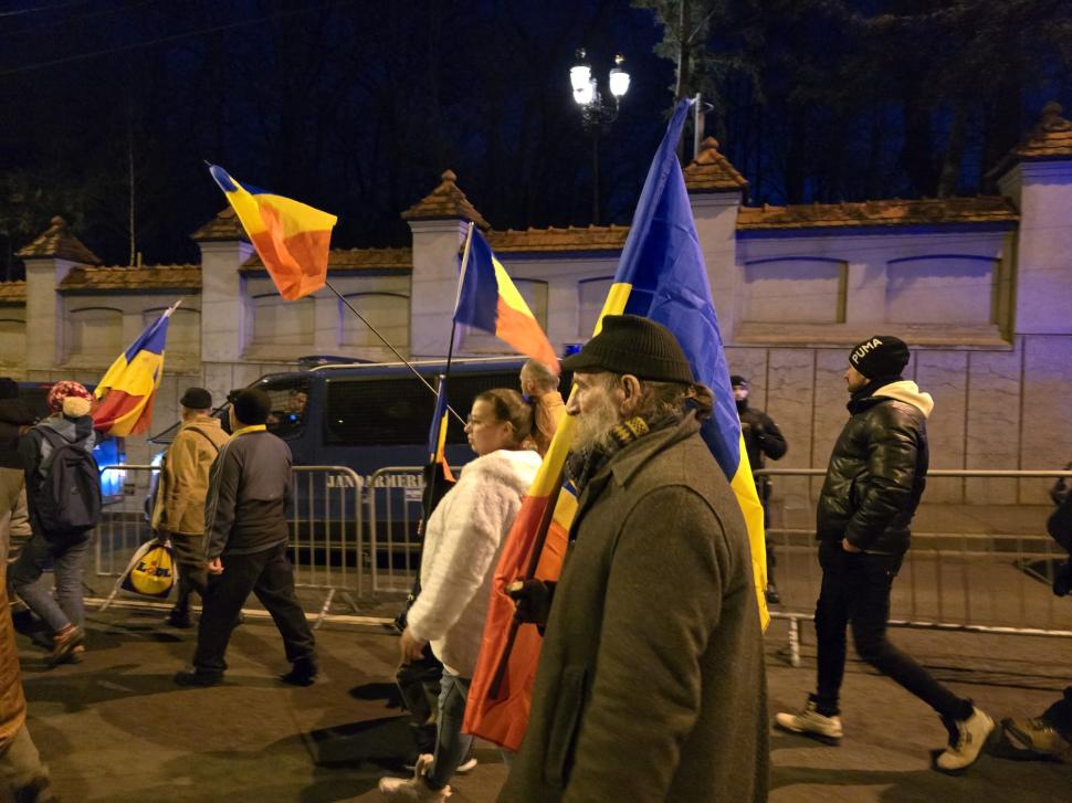 Ce nu s-a văzut la televizor de la protestul AUR. Reportaj incognito în mijlocul manifestanților. „Poate că George nu e în Polonia” 945863
