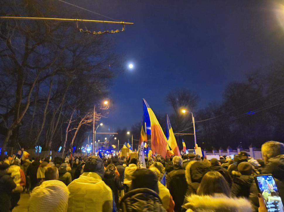Ce nu s-a văzut la televizor de la protestul AUR. Reportaj incognito în mijlocul manifestanților. „Poate că George nu e în Polonia” 945864