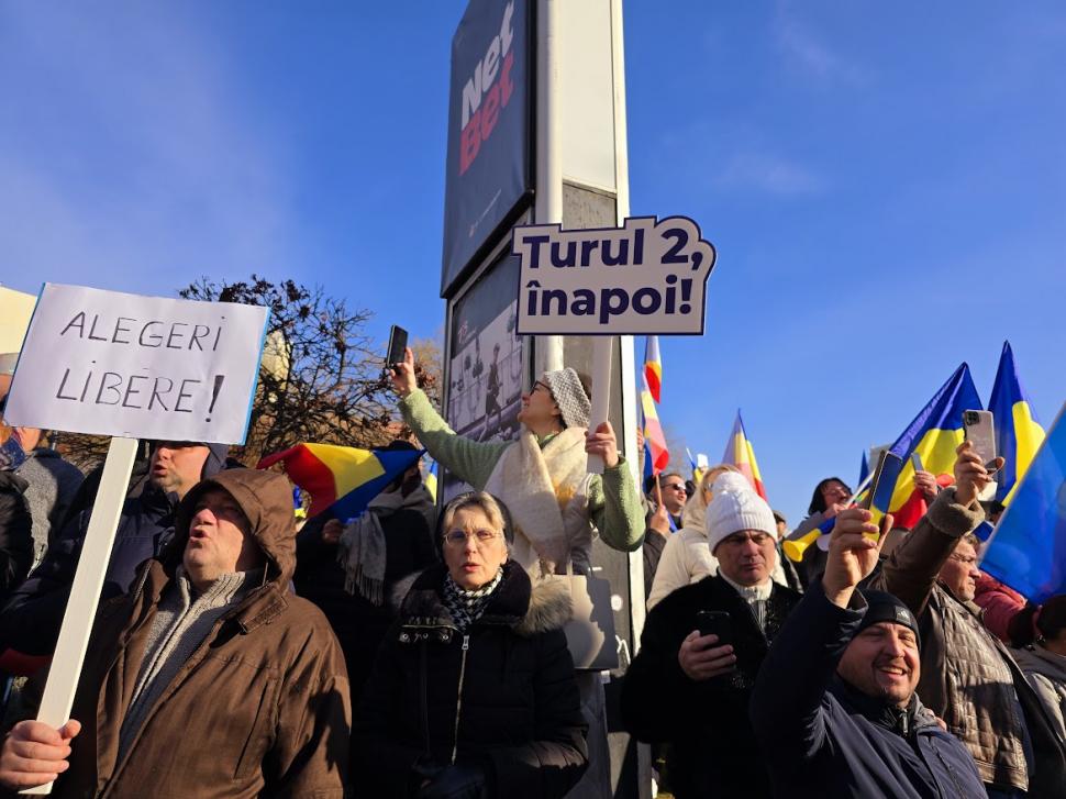 Ce nu s-a văzut la televizor de la protestul AUR. Reportaj incognito în mijlocul manifestanților. „Poate că George nu e în Polonia” 945869