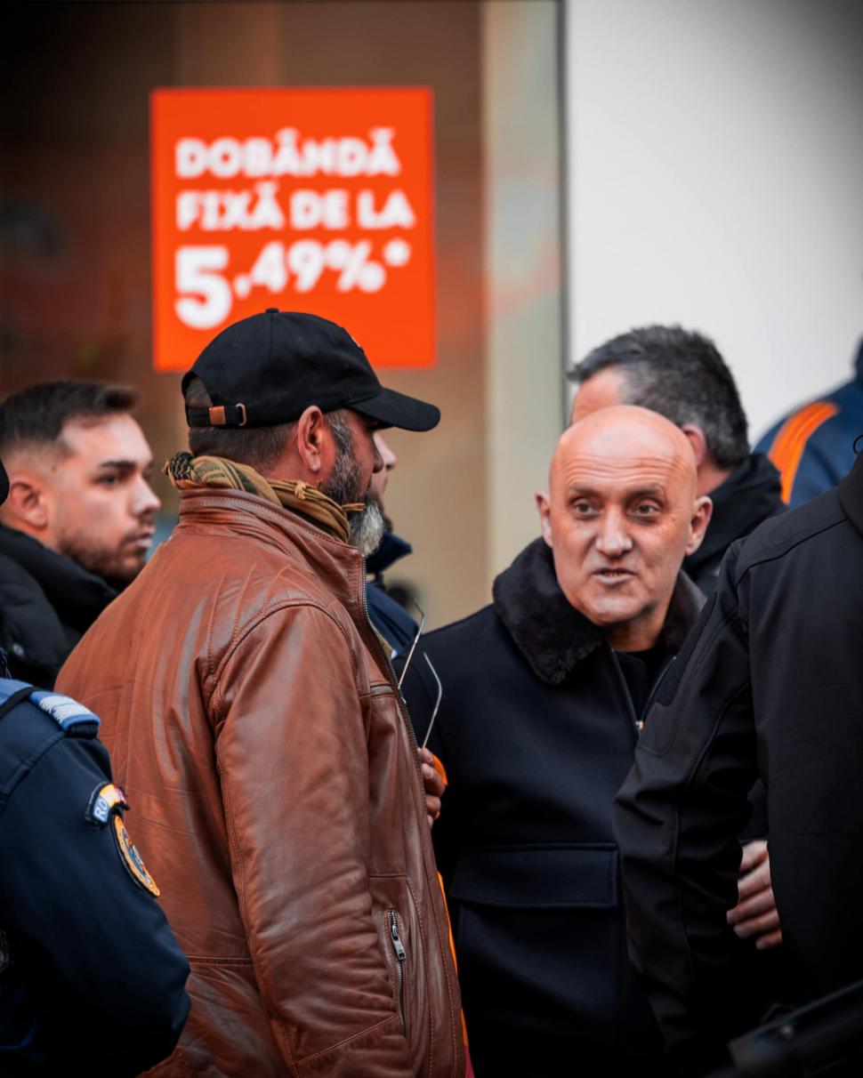 Horațiu Potra, șeful mercenarilor lui Călin Georgescu, a fost săltat de jandarmi de la protestul AUR din Capitală 945817