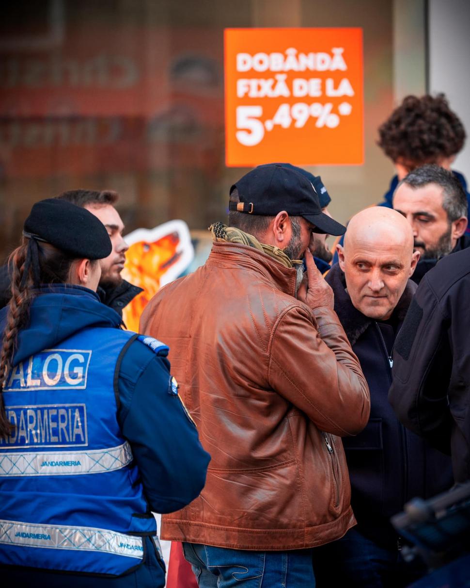 Horațiu Potra, șeful mercenarilor lui Călin Georgescu, a fost săltat de jandarmi de la protestul AUR din Capitală 945818