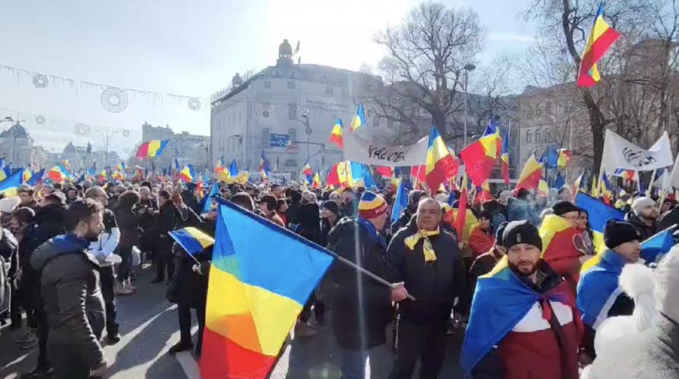 Protest organizat de AUR în București: Simion a anunțat că „mitingul a luat sfârșit”: „Oamenii merg acasă” 945806