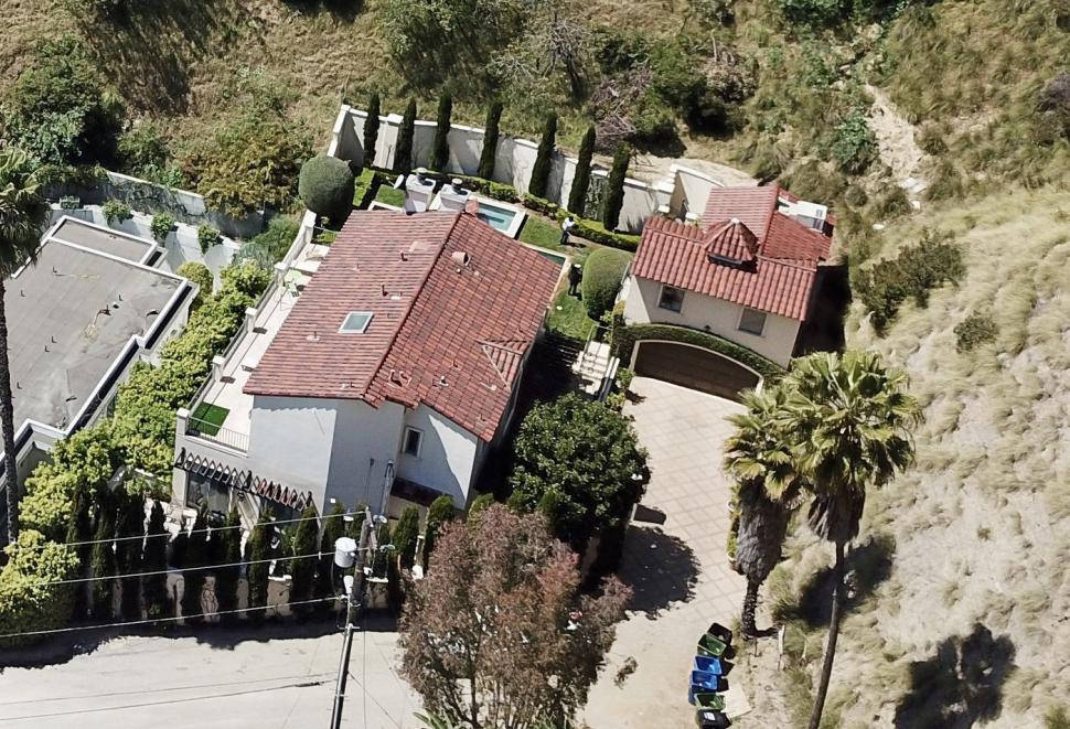 Un bărbat care și-a cumpărat cu banii de la loto o casă în Los Angeles s-a trezit acum cu un morman de cenușă, din cauza incendiilor  945910