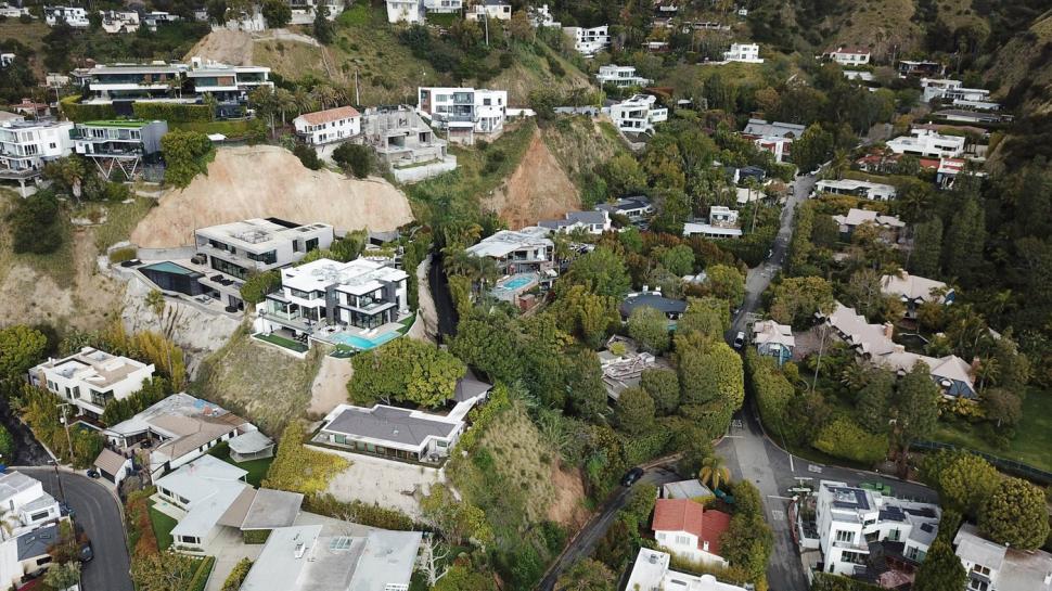 Un bărbat care și-a cumpărat cu banii de la loto o casă în Los Angeles s-a trezit acum cu un morman de cenușă, din cauza incendiilor  945911