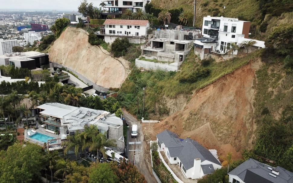 Un bărbat care și-a cumpărat cu banii de la loto o casă în Los Angeles s-a trezit acum cu un morman de cenușă, din cauza incendiilor  945912