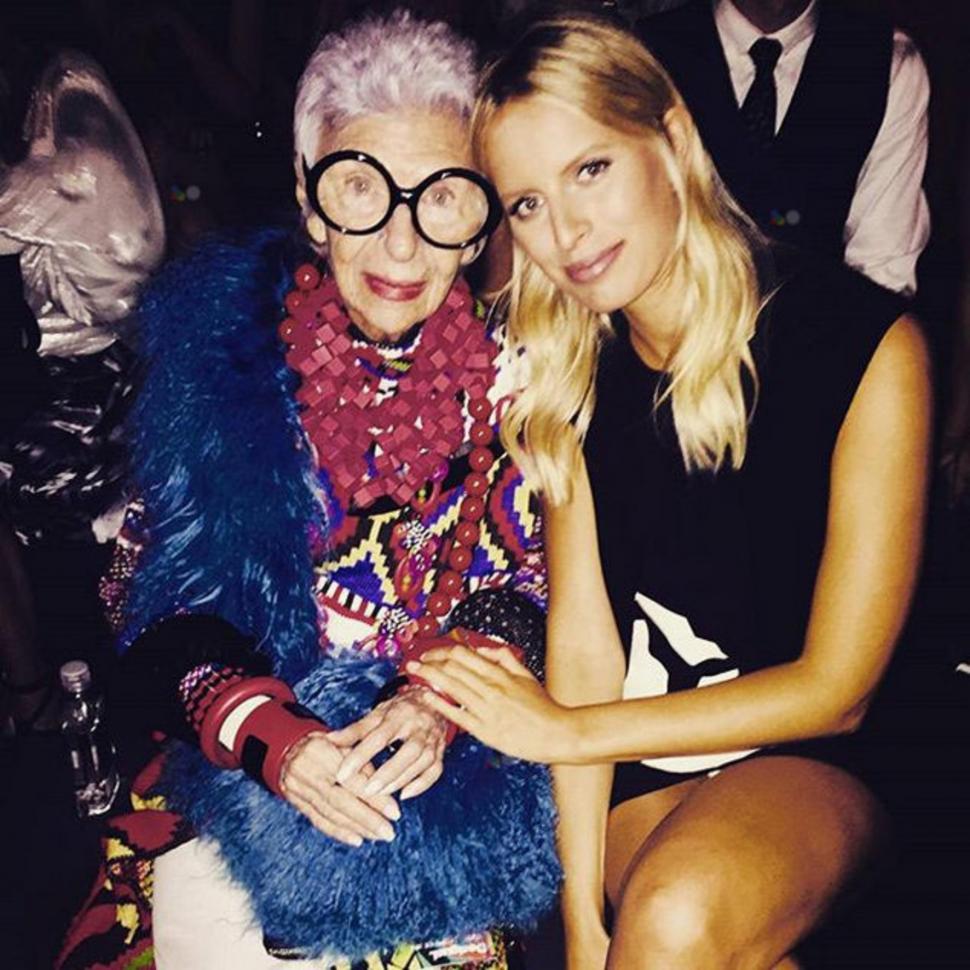 Colecţia inedită de haine şi mobilier a iconicei Iris Apfel va fi scoasă la licitaţie 946120