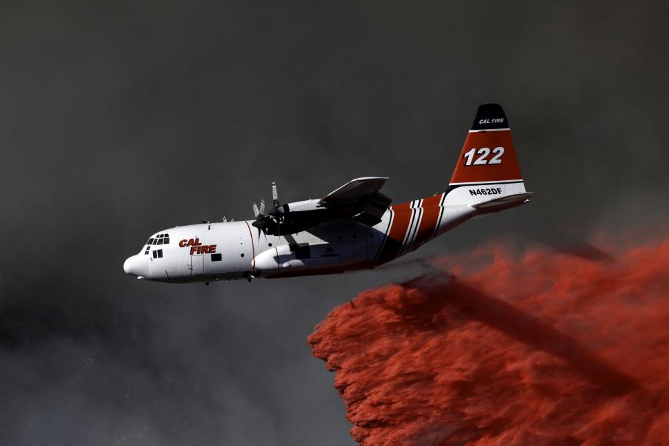 Mașinile, casele și aleile din Los Angeles sunt acum toate roz. Cum se explică imaginile bizare după incendiile devastatoare 946068