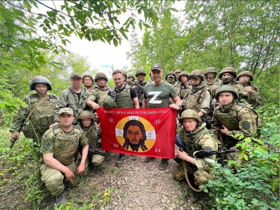 Cum a apărut drapelul de luptă al rușilor în Ucraina la mitingul AUR de duminică. Ce reprezintă steagul controversat 946271