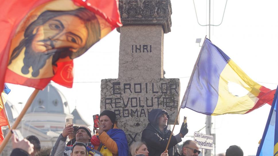 Cum a apărut drapelul de luptă al rușilor în Ucraina la mitingul AUR de duminică. Ce reprezintă steagul controversat 946273