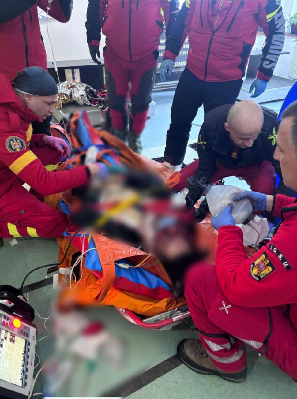 Accident grav pe o pârtie din Predeal. Un bărbat a pierdut controlul schiurilor și s-a izbit de un copac 946704