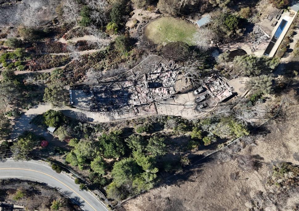 Cum arăta în interior casa de 14,5 milioane de dolari a lui Mel Gibson înainte de a fi făcută scrum de incendiul din Los Angeles  946596