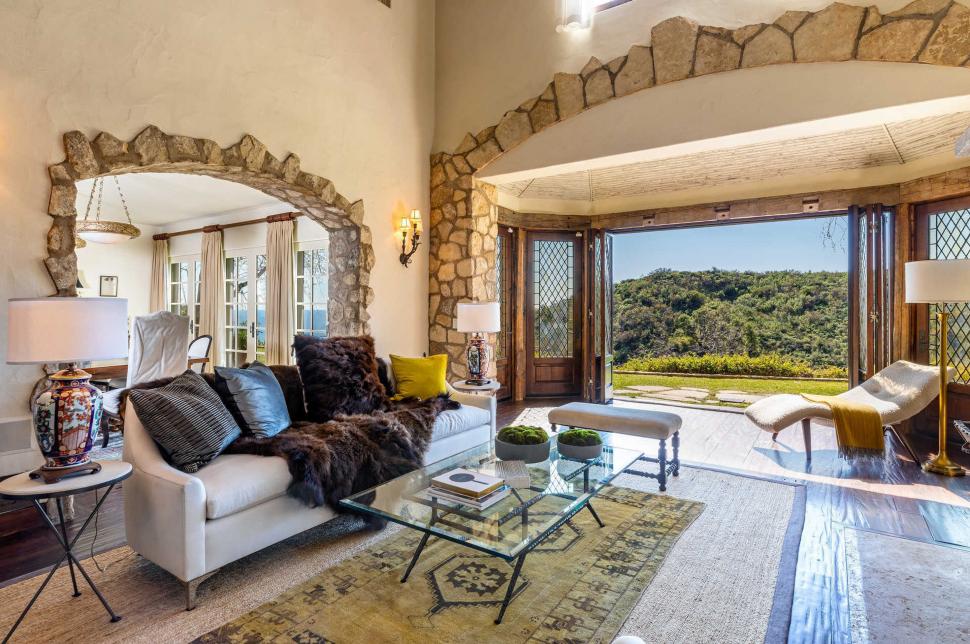 Cum arăta în interior casa de 14,5 milioane de dolari a lui Mel Gibson înainte de a fi făcută scrum de incendiul din Los Angeles  946598