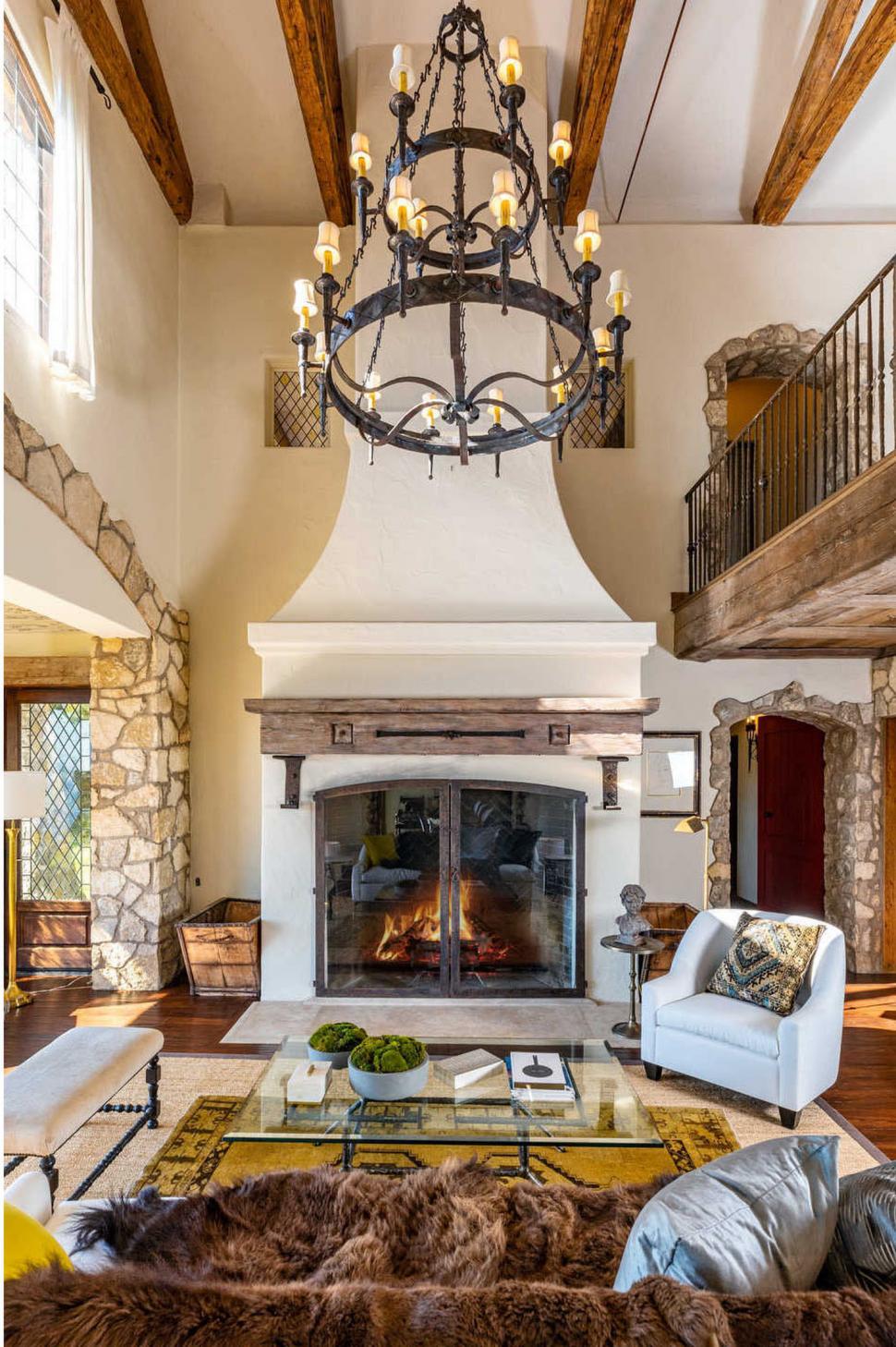 Cum arăta în interior casa de 14,5 milioane de dolari a lui Mel Gibson înainte de a fi făcută scrum de incendiul din Los Angeles  946599