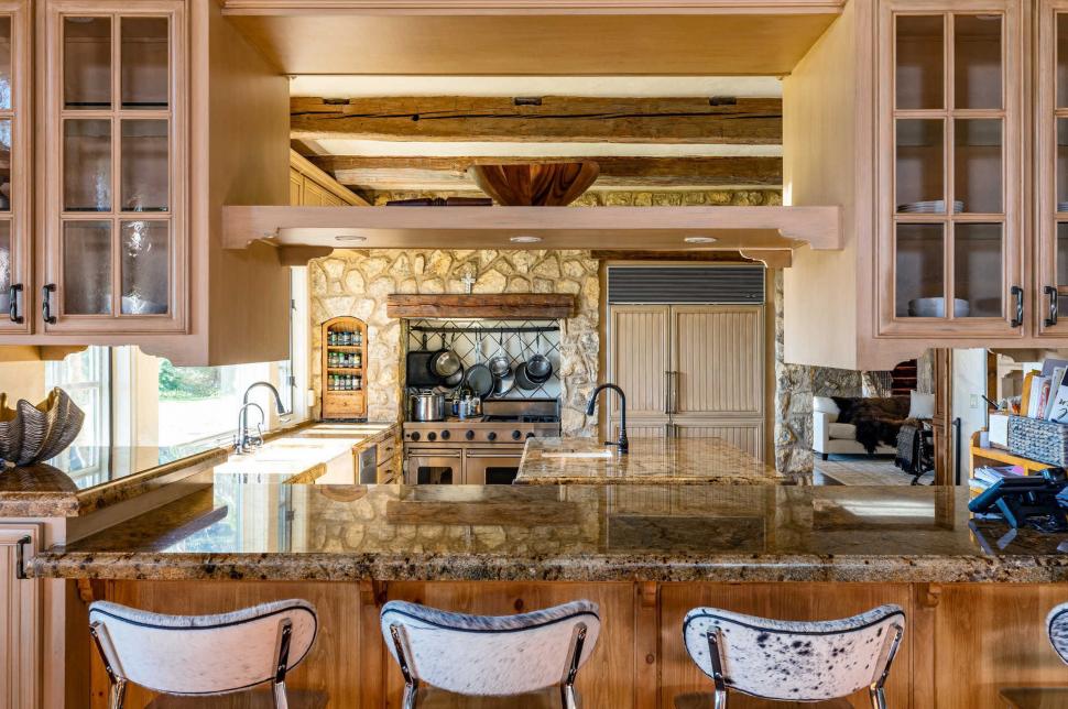 Cum arăta în interior casa de 14,5 milioane de dolari a lui Mel Gibson înainte de a fi făcută scrum de incendiul din Los Angeles  946604