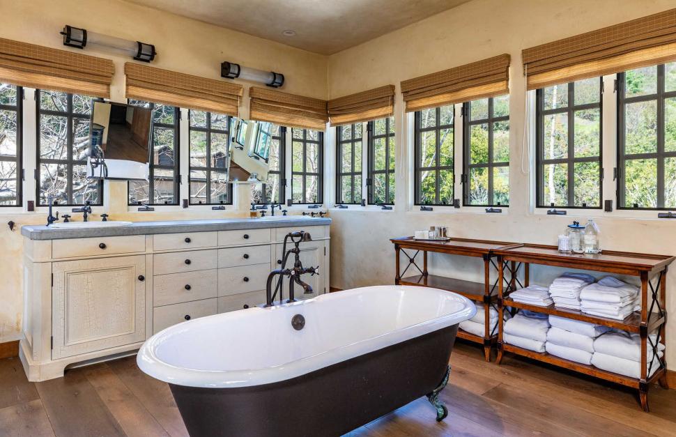 Cum arăta în interior casa de 14,5 milioane de dolari a lui Mel Gibson înainte de a fi făcută scrum de incendiul din Los Angeles  946607