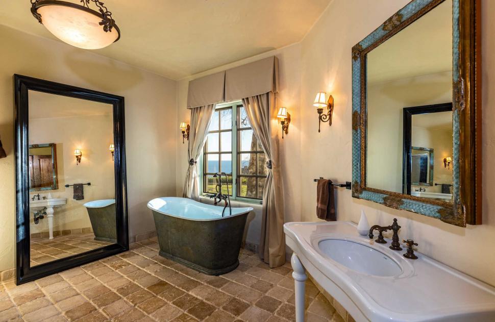 Cum arăta în interior casa de 14,5 milioane de dolari a lui Mel Gibson înainte de a fi făcută scrum de incendiul din Los Angeles  946617