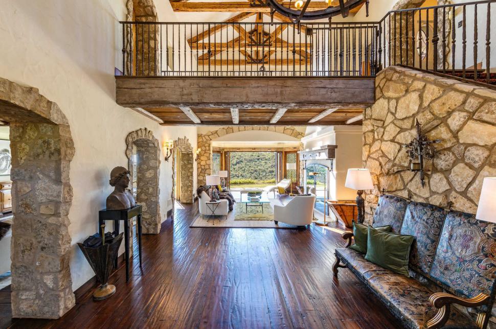 Cum arăta în interior casa de 14,5 milioane de dolari a lui Mel Gibson înainte de a fi făcută scrum de incendiul din Los Angeles  946624