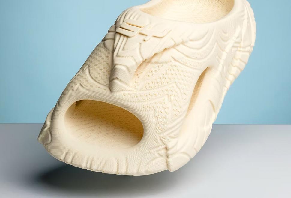 Cât de urât arată prima pereche de încălțăminte proiectată de Inteligența Artificială și cât costă  946412
