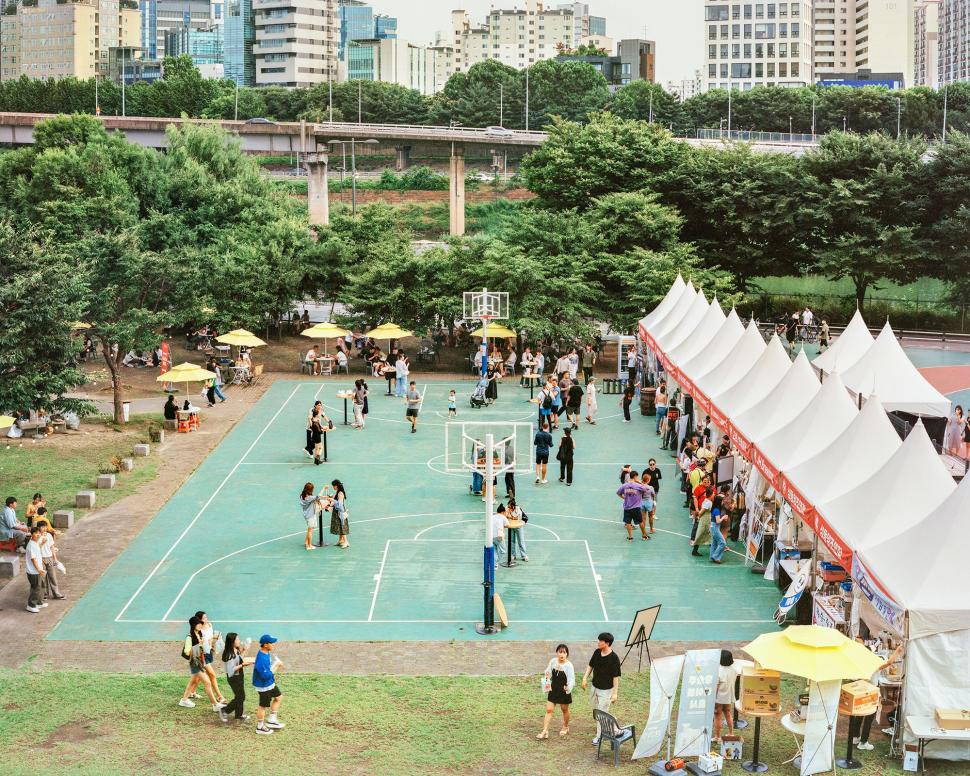 Cum arată relaxarea în țara în care oamenii sunt la serviciu toată ziua 946548