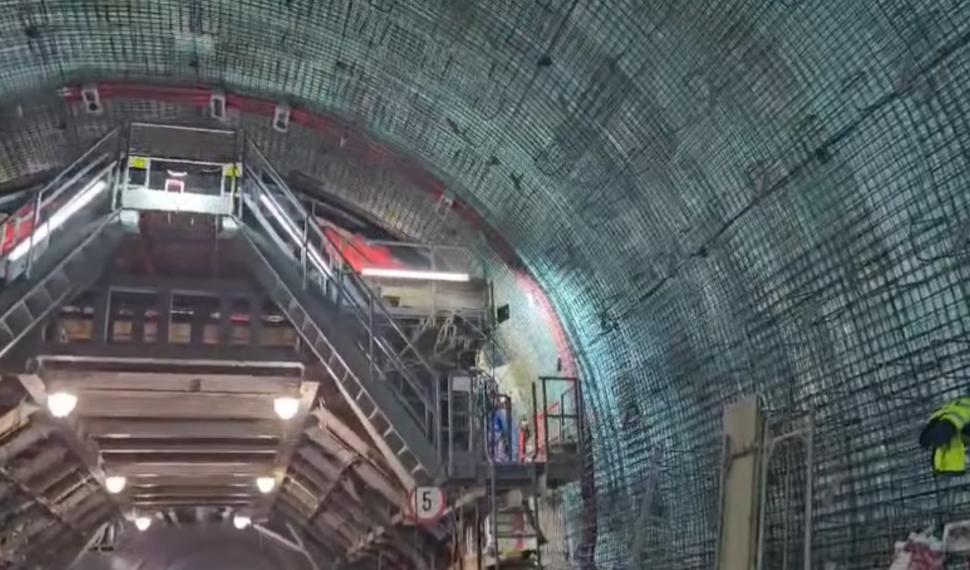 Imagini spectaculoase cu "Daniela", primul tunel forat de pe o autostradă din România. E lung de 1.300 de metri și e aproape gata 946518