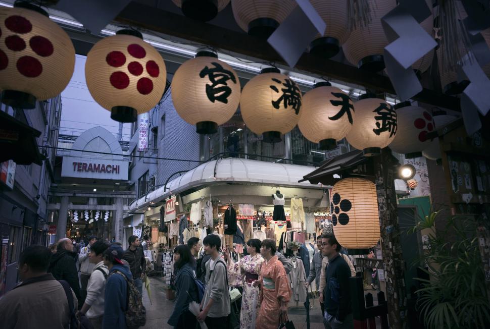 Un oraș din Japonia aflat în topul preferințelor turiștilor nu mai suportă aglomerația și va impune o taxă de până la 60 de euro/noapte 946587