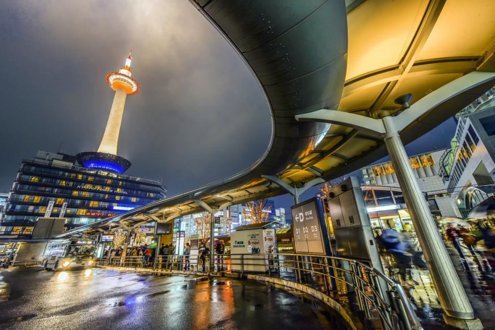 Un oraș din Japonia aflat în topul preferințelor turiștilor nu mai suportă aglomerația și va impune o taxă de până la 60 de euro/noapte 946590