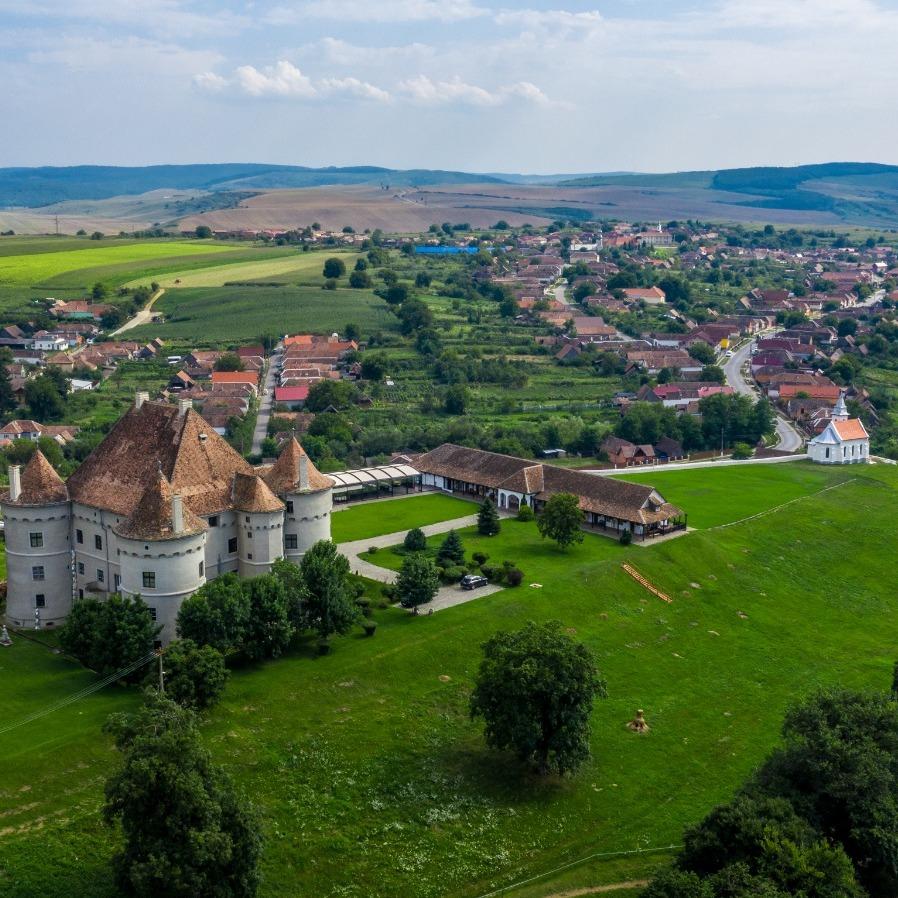 Castelul cu vinuri din România, vechi de 400 de ani, pierdut la cărți și răscumpărat. Cât costă o vizită la Bethlen-Haller  946854
