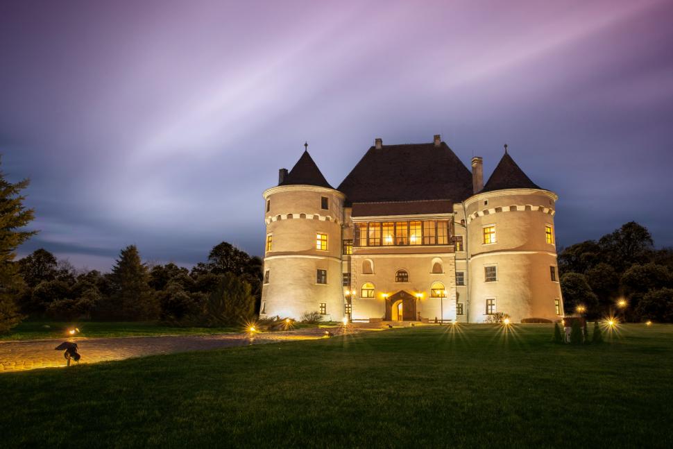 Castelul cu vinuri din România, vechi de 400 de ani, pierdut la cărți și răscumpărat. Cât costă o vizită la Bethlen-Haller  946855