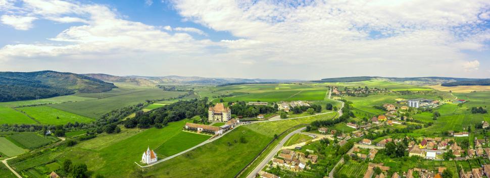 Castelul cu vinuri din România, vechi de 400 de ani, pierdut la cărți și răscumpărat. Cât costă o vizită la Bethlen-Haller  946858