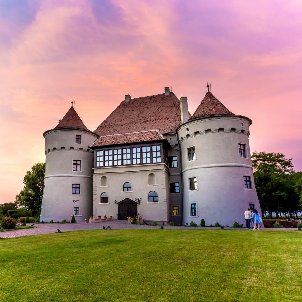 Castelul cu vinuri din România, vechi de 400 de ani, pierdut la cărți și răscumpărat. Cât costă o vizită la Bethlen-Haller  946859