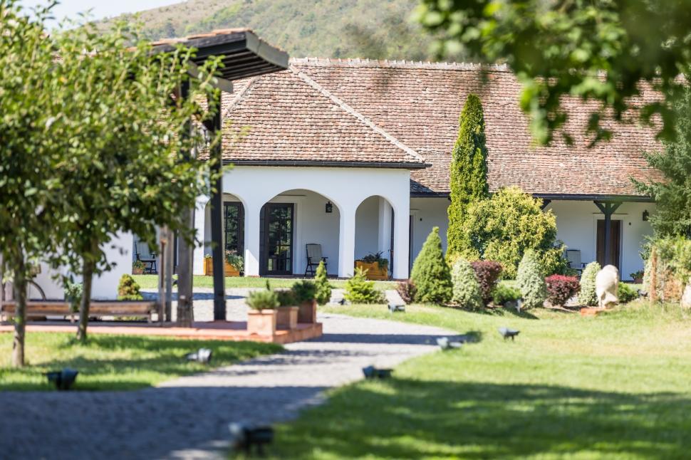 Castelul cu vinuri din România, vechi de 400 de ani, pierdut la cărți și răscumpărat. Cât costă o vizită la Bethlen-Haller  946864