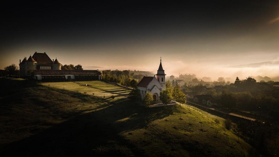 Castelul cu vinuri din România, vechi de 400 de ani, pierdut la cărți și răscumpărat. Cât costă o vizită la Bethlen-Haller  946869