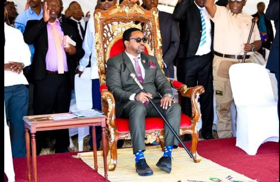 Scandal cu iz amoros în familia regală Zulu. Prima soţie a regelui nu este de acord cu a treia căsătorie a acestuia 946894