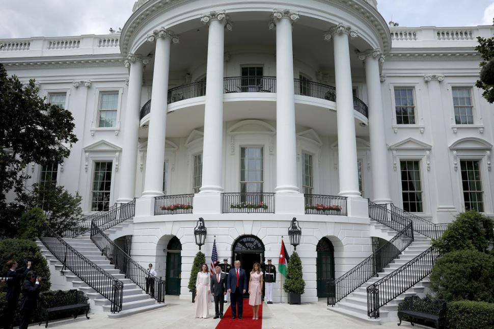 Regina pe care Melania Trump a invitat-o la Mar-a-Lago înainte de învestirea lui Trump. Mesajul transmis după discuția lor 947004