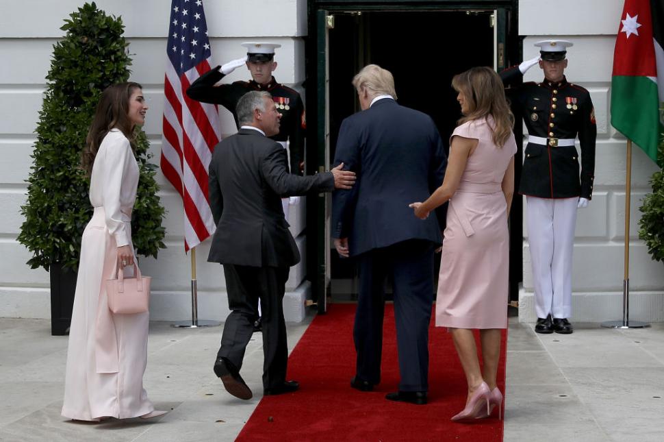 Regina pe care Melania Trump a invitat-o la Mar-a-Lago înainte de învestirea lui Trump. Mesajul transmis după discuția lor 947005