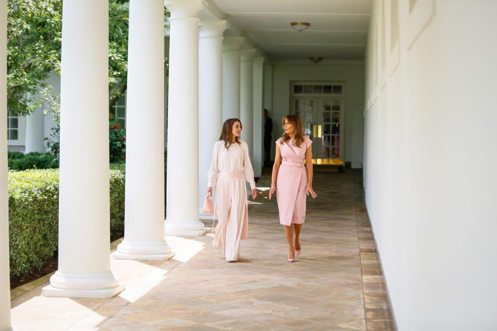 Regina pe care Melania Trump a invitat-o la Mar-a-Lago înainte de învestirea lui Trump. Mesajul transmis după discuția lor 947013