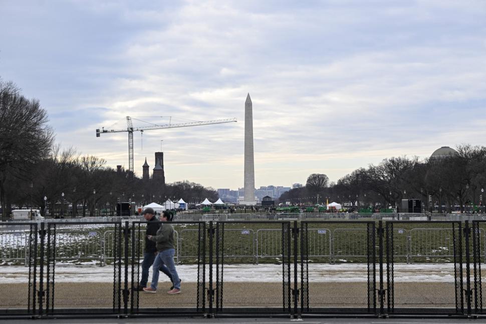 Alertă maximă la Washington, unde au fost ridicate garduri şi securitatea e sporită. FBI se teme de apariția unui "lup singuratic" 947069