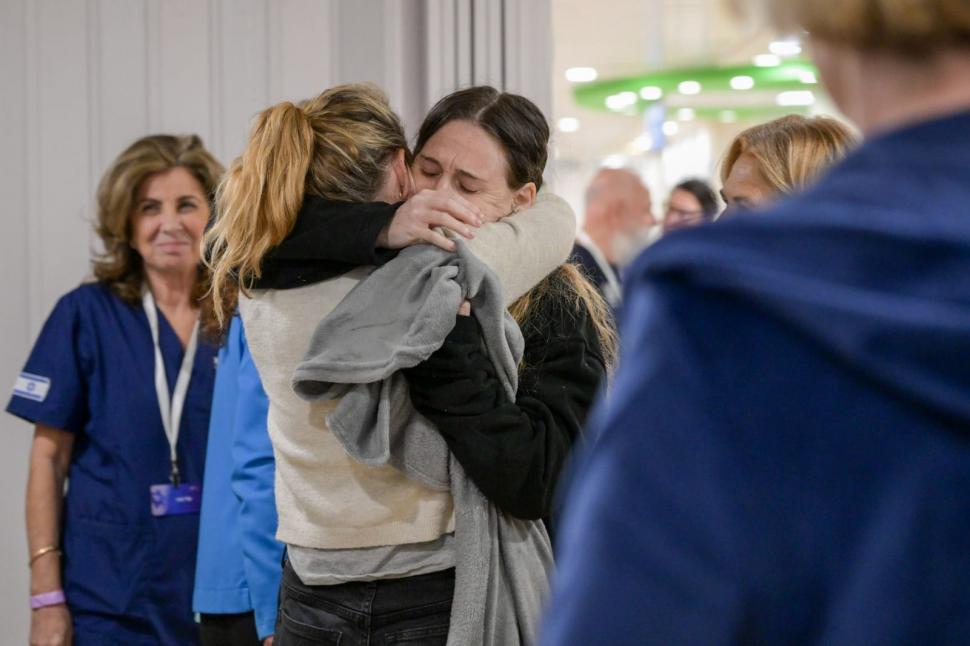 Imagini emoționante de la reuniunea ostaticelor eliberate de Hamas cu familiile lor  947166