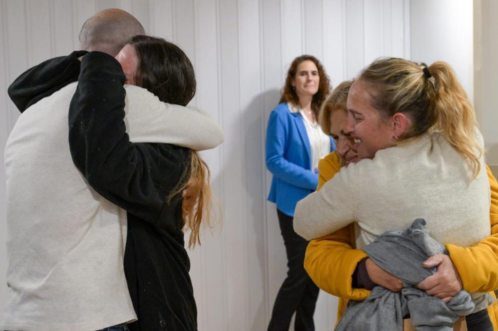 Imagini emoționante de la reuniunea ostaticelor eliberate de Hamas cu familiile lor  947168