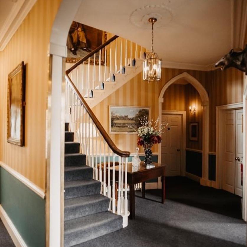 Un castel de 700 de ani e scos la vânzare. Imagini spectaculoase cu proprietatea de lux care a aparținut de generații aceleiași familii 947095