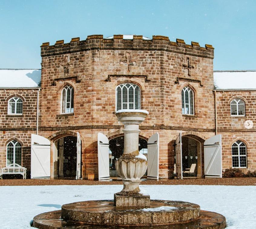 Un castel de 700 de ani e scos la vânzare. Imagini spectaculoase cu proprietatea de lux care a aparținut de generații aceleiași familii 947096