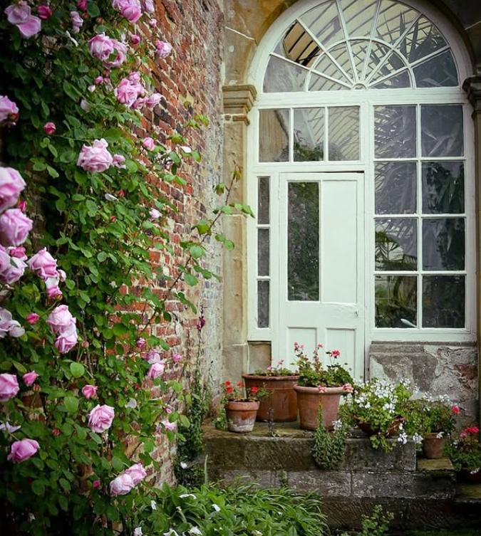 Un castel de 700 de ani e scos la vânzare. Imagini spectaculoase cu proprietatea de lux care a aparținut de generații aceleiași familii 947097