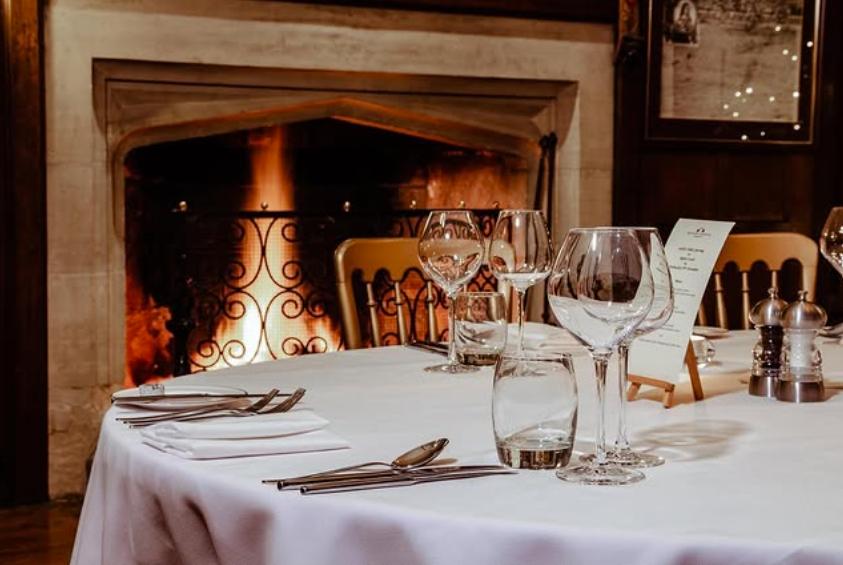 Un castel de 700 de ani e scos la vânzare. Imagini spectaculoase cu proprietatea de lux care a aparținut de generații aceleiași familii 947105