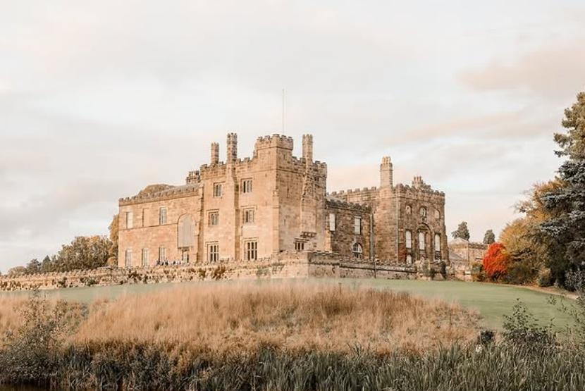 Un castel de 700 de ani e scos la vânzare. Imagini spectaculoase cu proprietatea de lux care a aparținut de generații aceleiași familii 947106