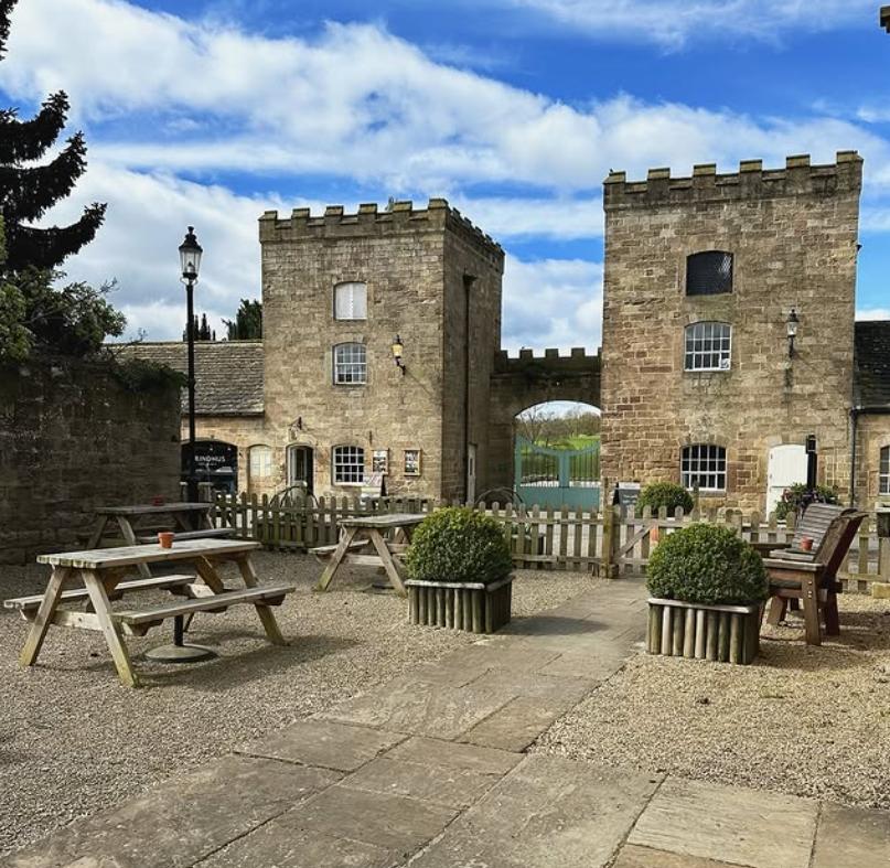 Un castel de 700 de ani e scos la vânzare. Imagini spectaculoase cu proprietatea de lux care a aparținut de generații aceleiași familii 947109